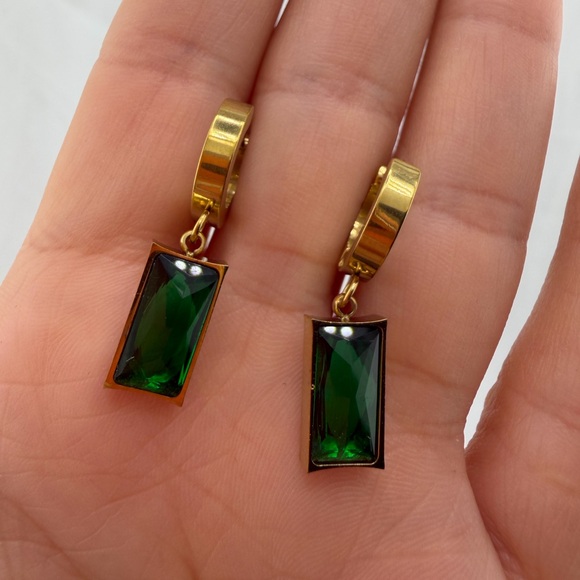 Emerald Green Drop Earrings | Minimal Chic Style - Picture 4 of 6